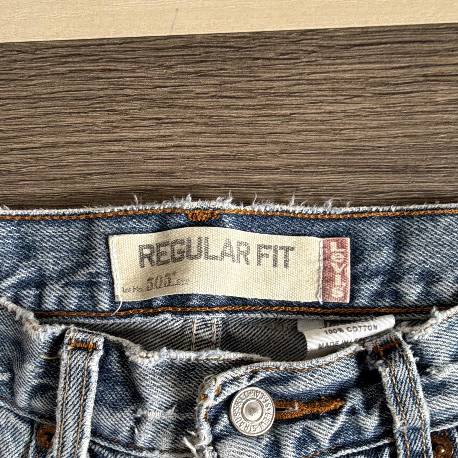 Levi’s 505 Men’s Regular Fit Light Wash Straight Jeans Cotton Denim Distressed