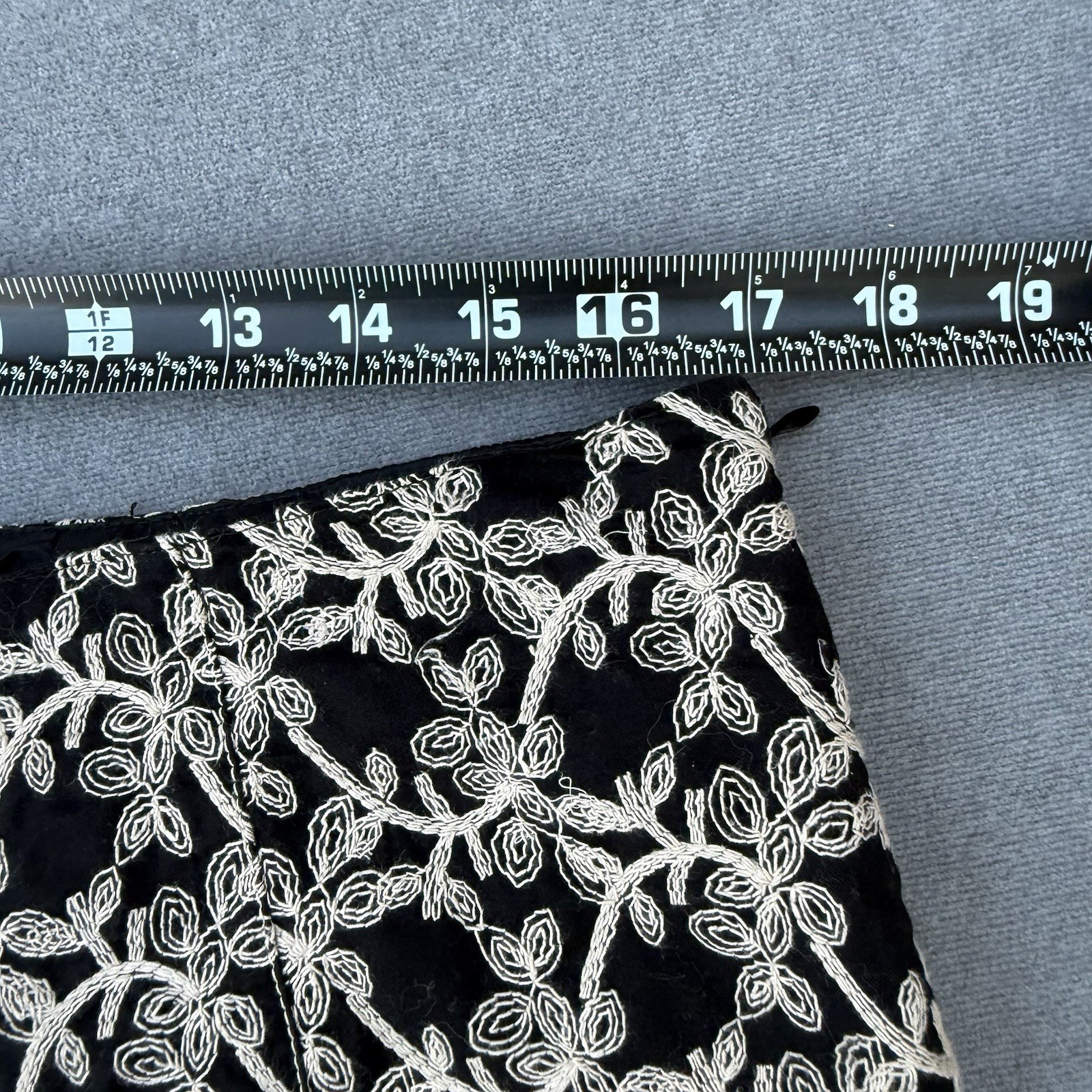 Axcess Black White Embroidered Floral A-Line Knee Length Skirt Size 12 Lined