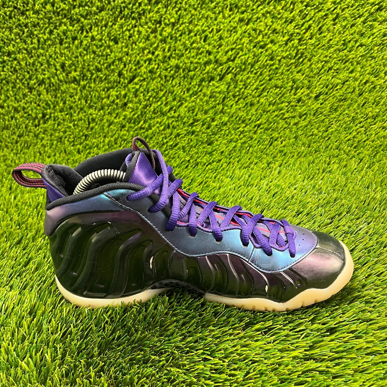 Nike Air Foamposite One Girls Size 6Y Purple Athletic Lifestyle Shoes Sneakers