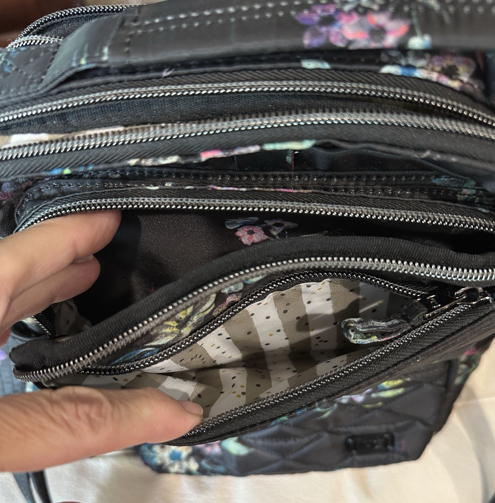 Lug Compass Black Bouquet Floral Medium Organizer RFID Convert Crossbody Bag BK