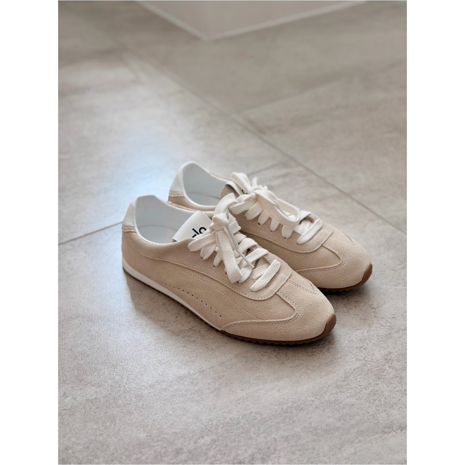 New ALO Yoga Sunset Sneaker Sandstone Suede Cream Women’s Size 7