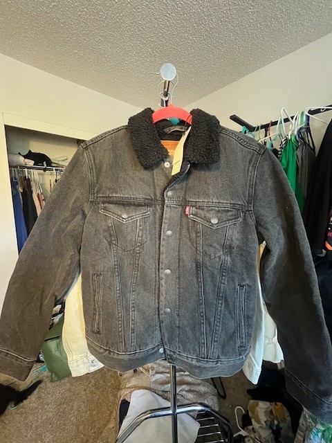 NEW Levi’s Jean Jacket – Small