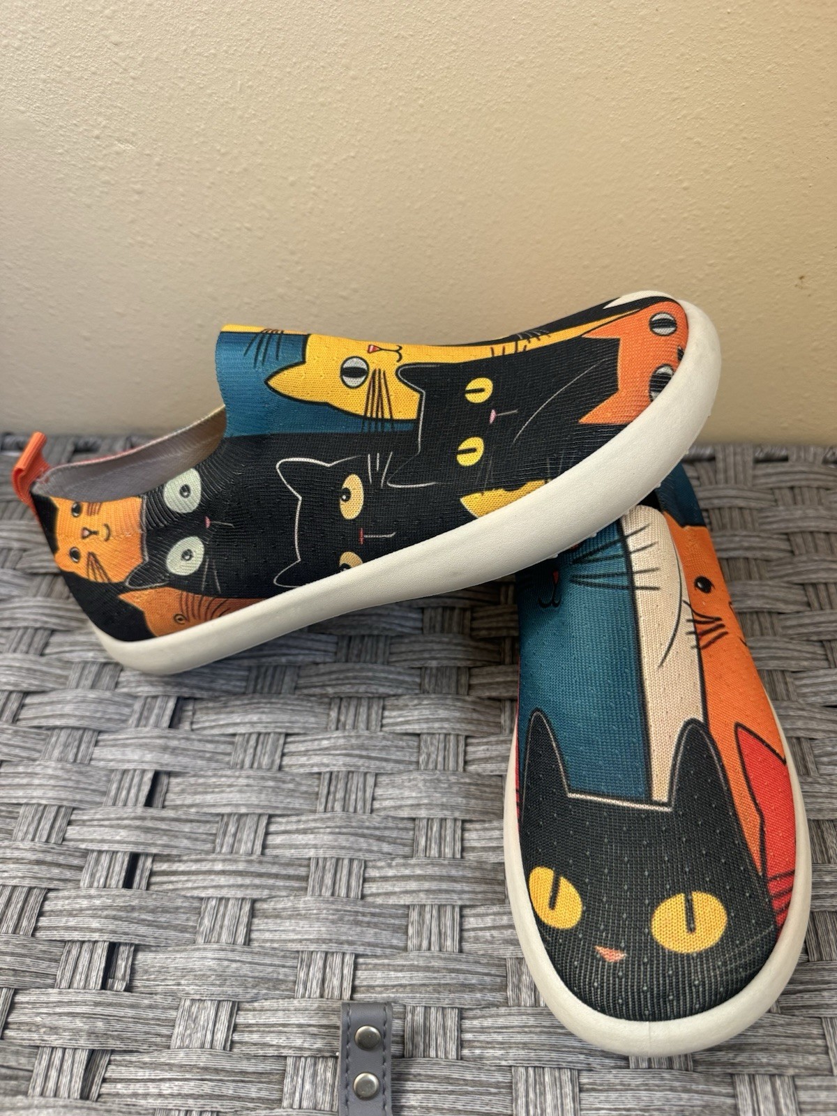 Slip-On Sneakers for Women Size 9-10 /Casual Lightweight Cat Pattern /Fabric