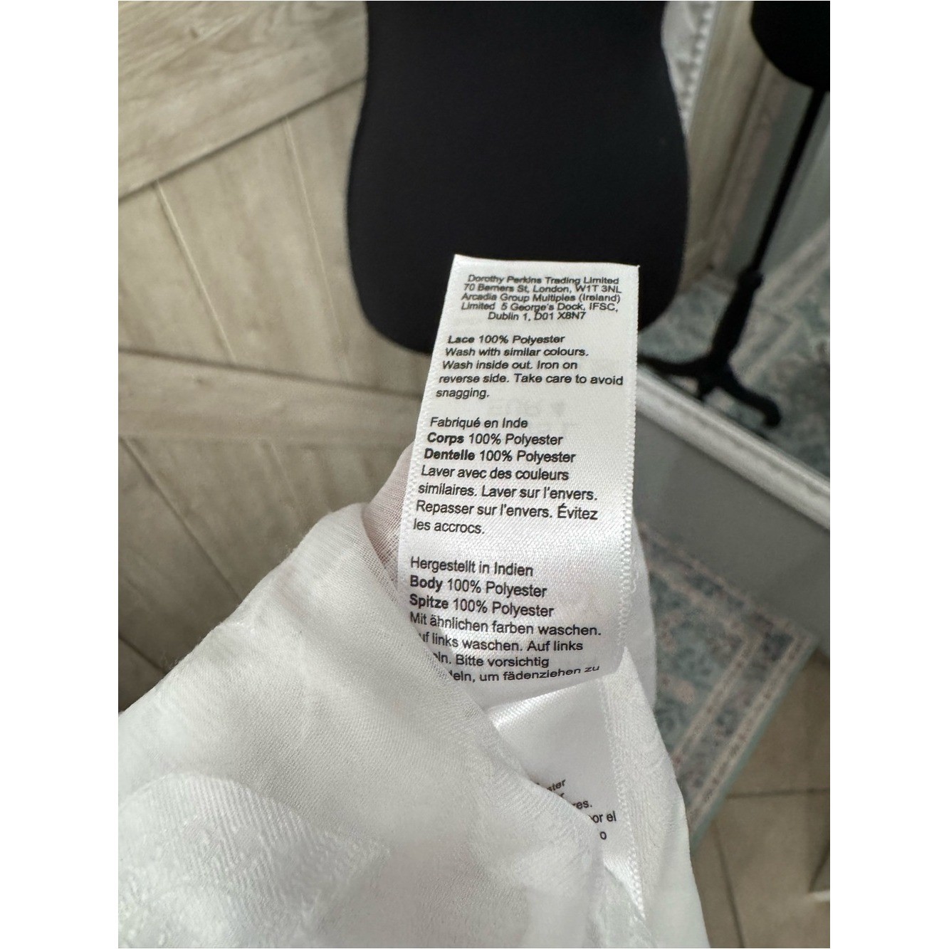 Desi Perkins Sheer White Lace Duster – Large