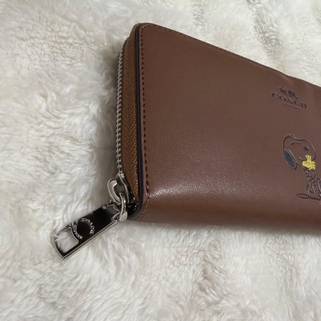 Excellent Condition Coach Peanuts Snoopy Collaboration Leather Round Zip Long Wa