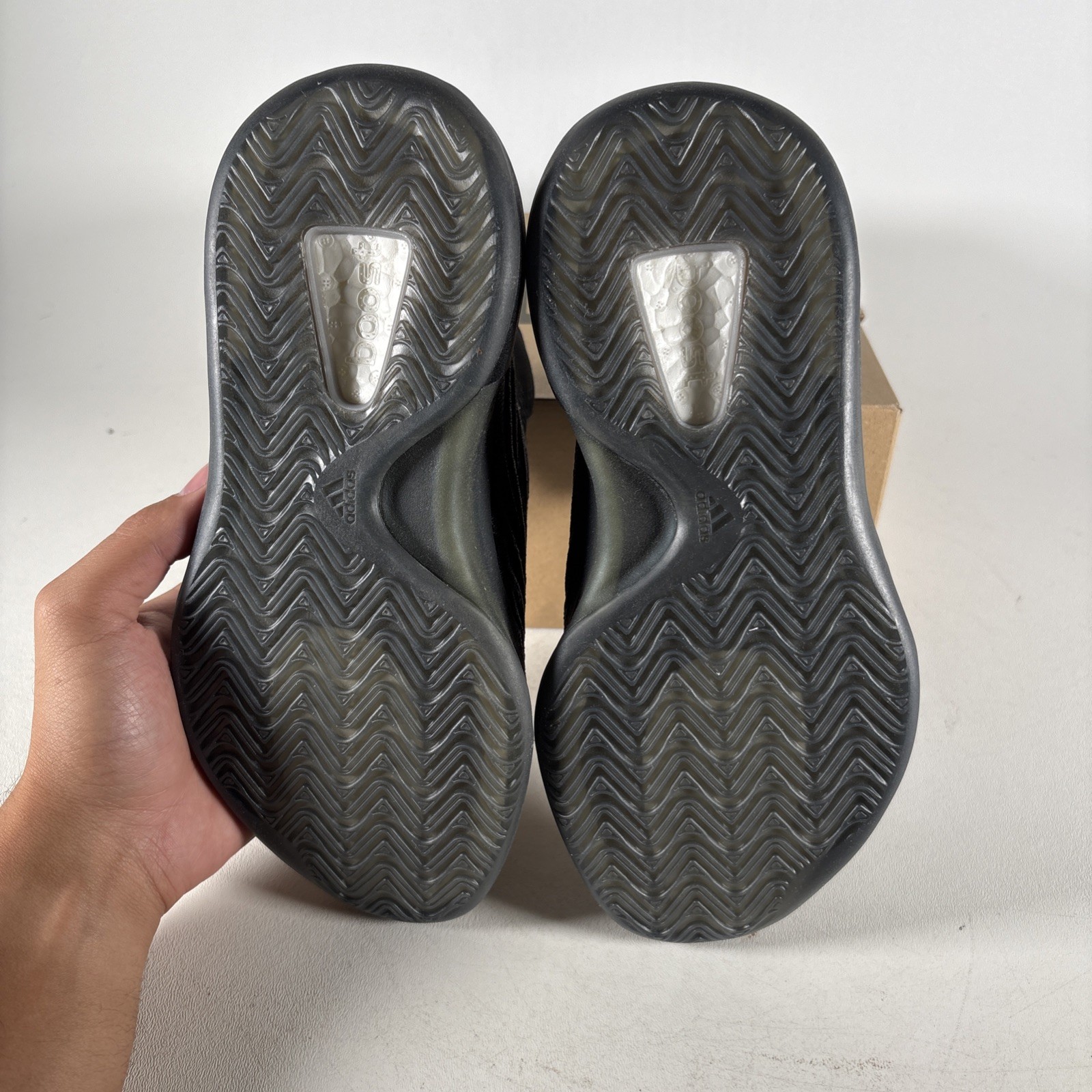 Size 5.5 – adidas Yeezy Quantum Onyx