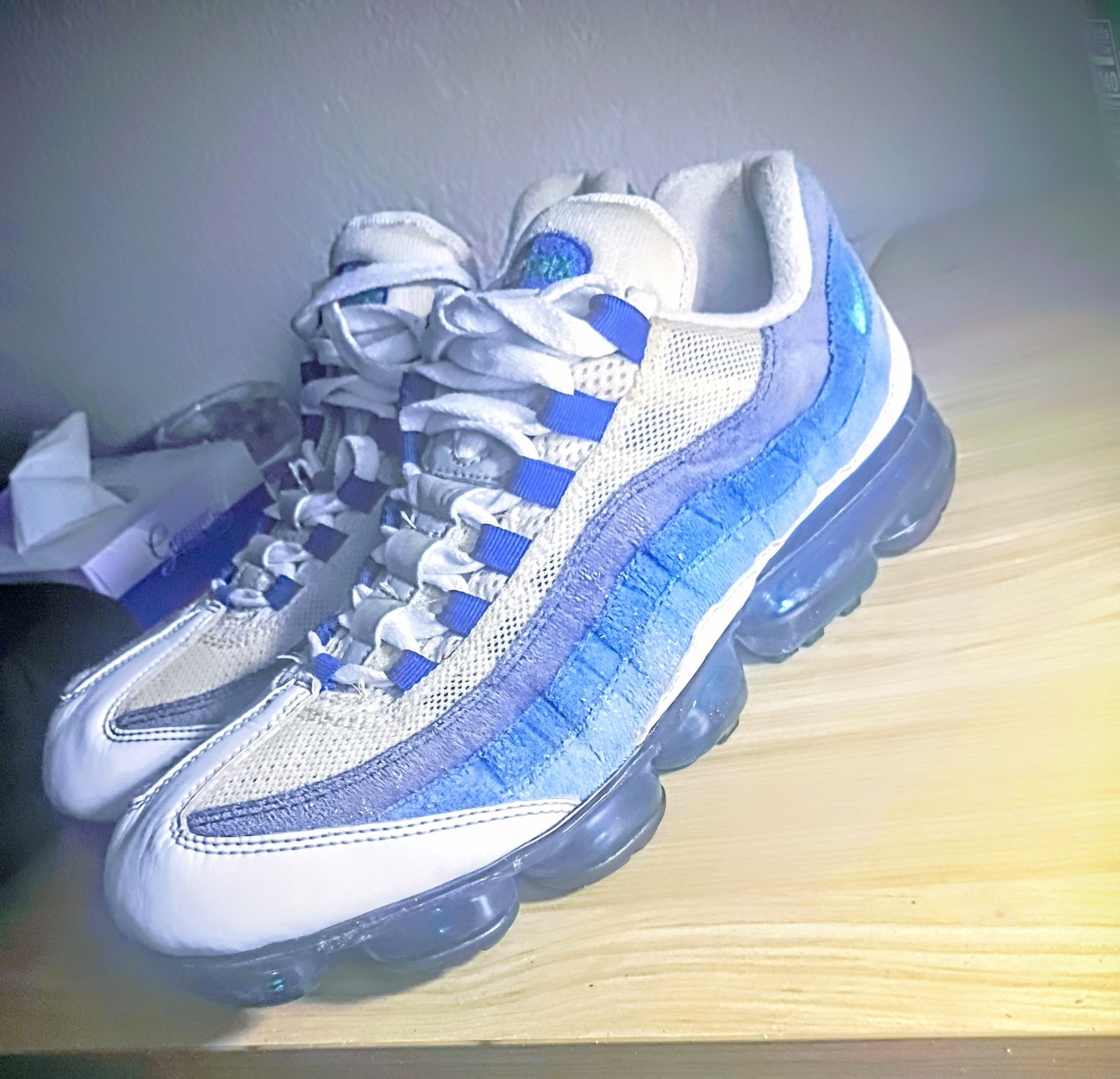 Nike Air VaporMax 95 Men’s Low Top Lace-Up Colorblock Sneaker White/Blue/Black