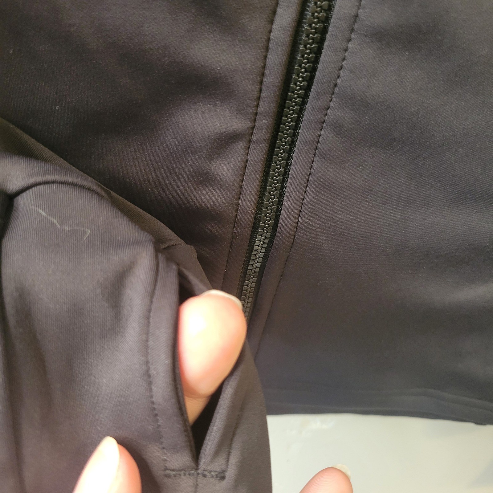 Women’s Black Full Zip Athletic Jacket Thumbhole Performance Activewear Size L