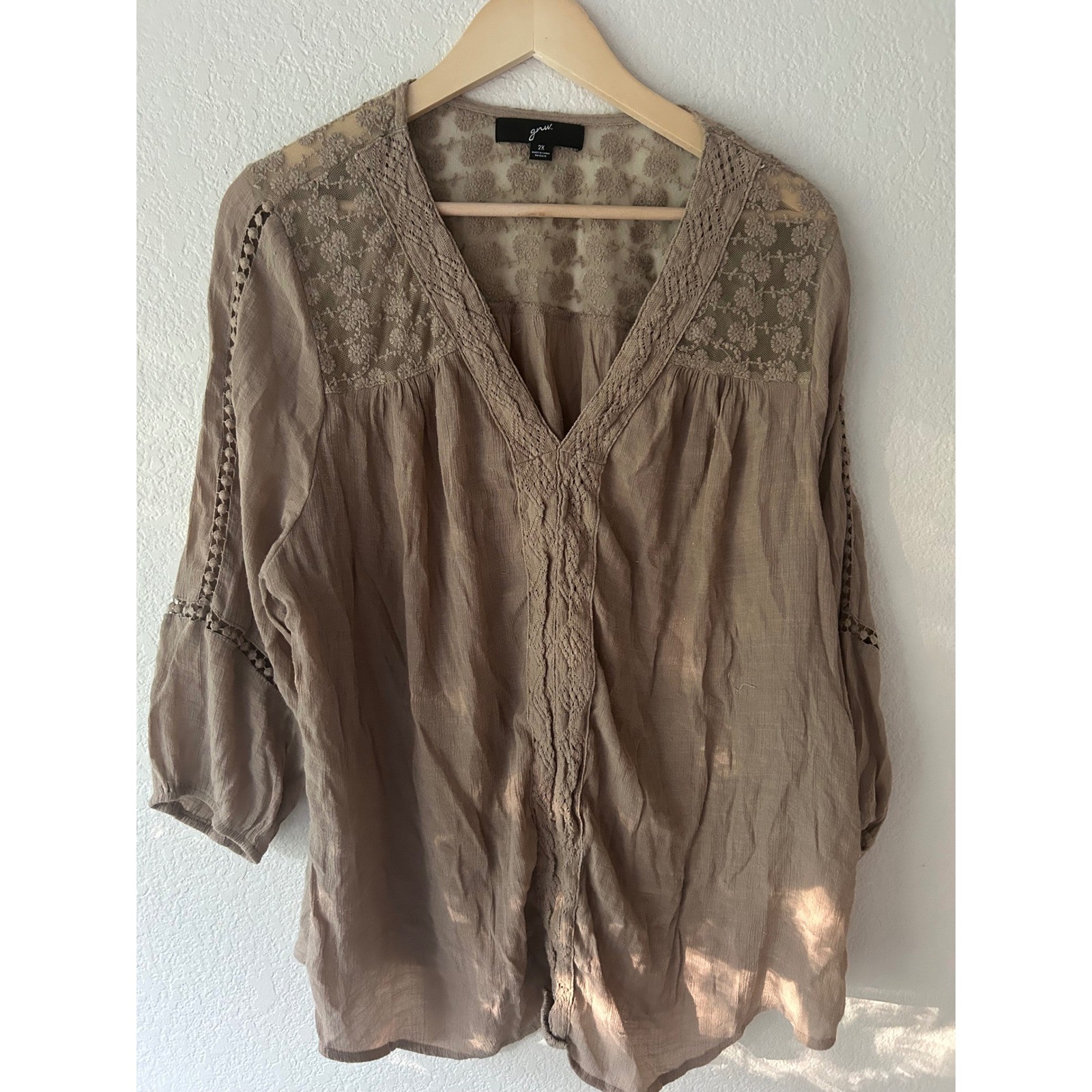 GNW Women 2X Taupe Lace Yoke Crochet Trim Boho Blouse 3/4 Sleeve Top