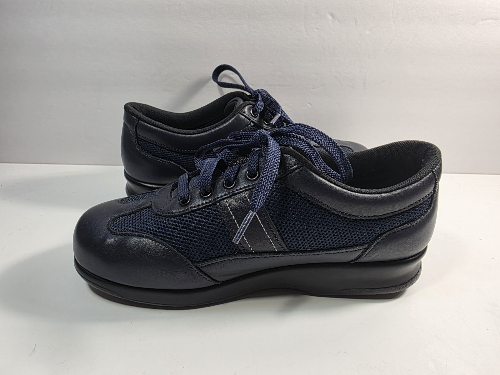 SAS Womens Navy FT Mesh and Leather Walking Sneakers – Size 6WW