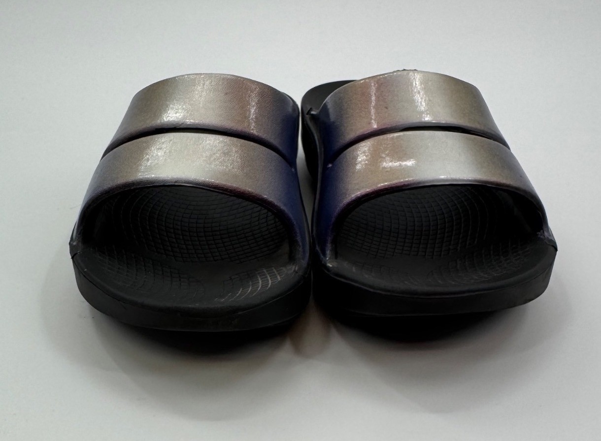 Oofos OOahh Luxe Iridescent Midnight Spectre Recovery Slides Size 9 EU 40