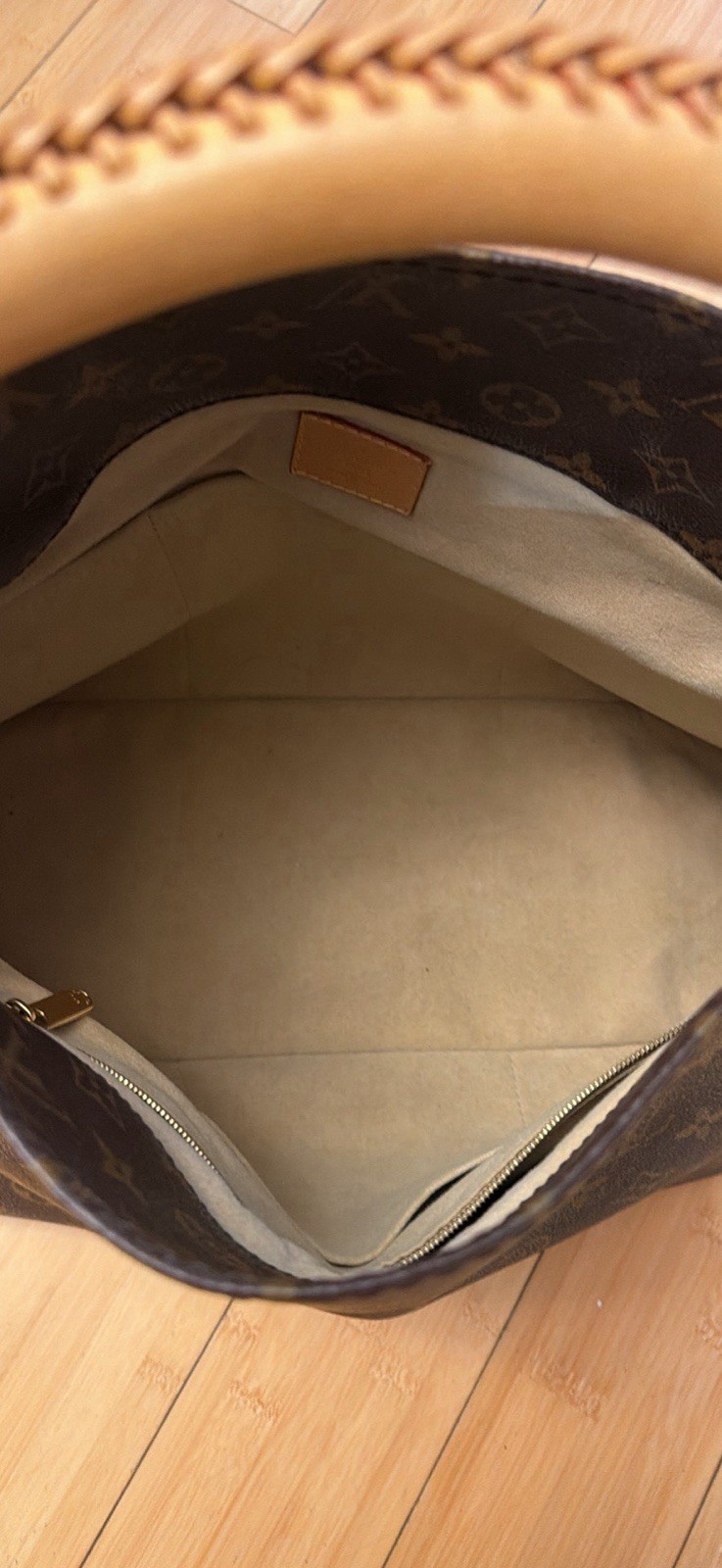 Authentic LOUIS VUITTON Monogram Artsy MM Shoulder Bag w/ original receipt.