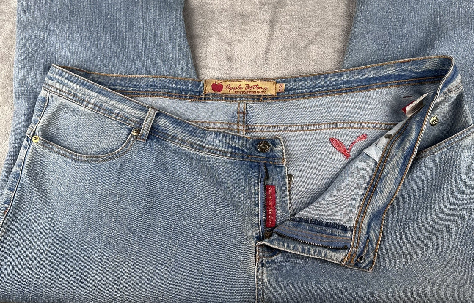 Vintage Apple Bottom Capri Jeans Women’s 21/22 Embroidered 90s Y2K Picked Fresh