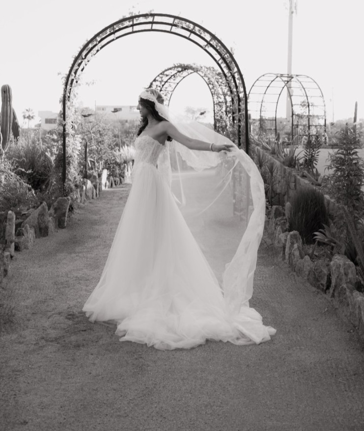 Custom Netta BenShabu Holland Inspired Wedding Dress + Overskirt & Veil Size 4