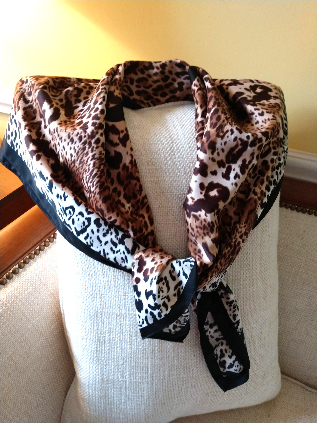 Vince Camuto Leopard Print Designer Signature Scarf 34 x 36 inch – New with tags