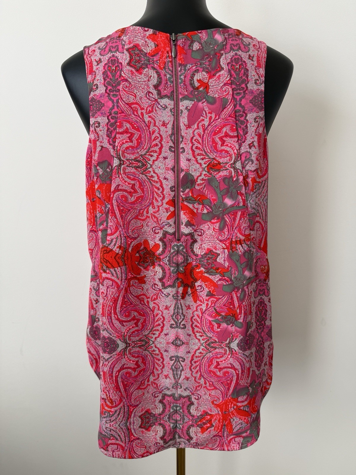 CAbi Jubilee Pink/Purple/Gray Paisley Sleeveless Tank Blouse – SIZE M