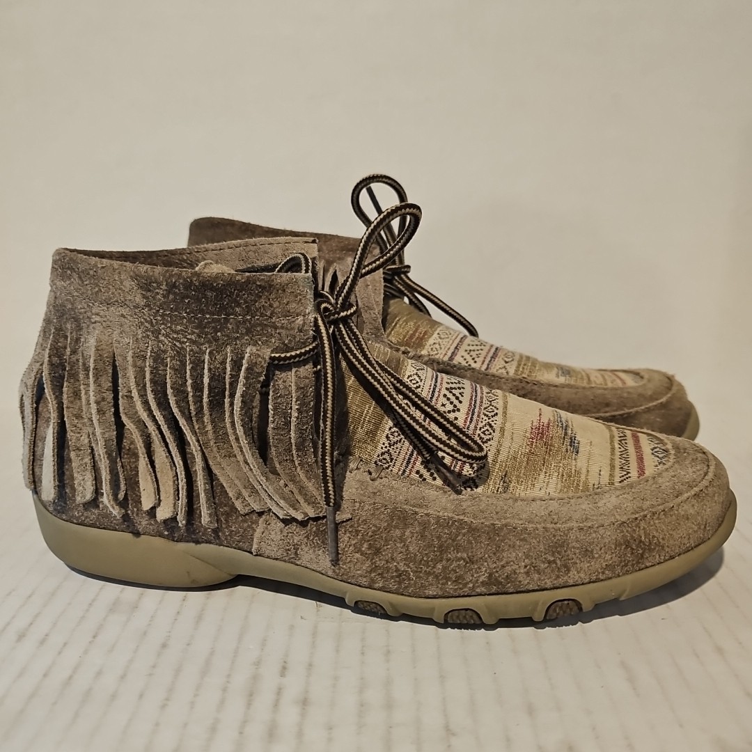 ROPER ANKLE BOOTS WOMANS SUADE LEATHER MOCCASIN. FRINGED. SZ 7.5 COLOR TAN
