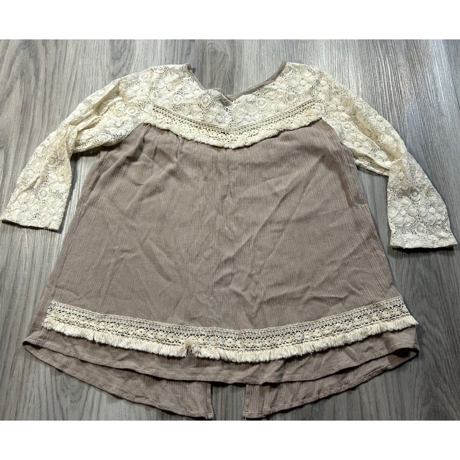 Umgee USA Boho Lace Trimmed Top Beige Women’s Size S boho fringe crochet open