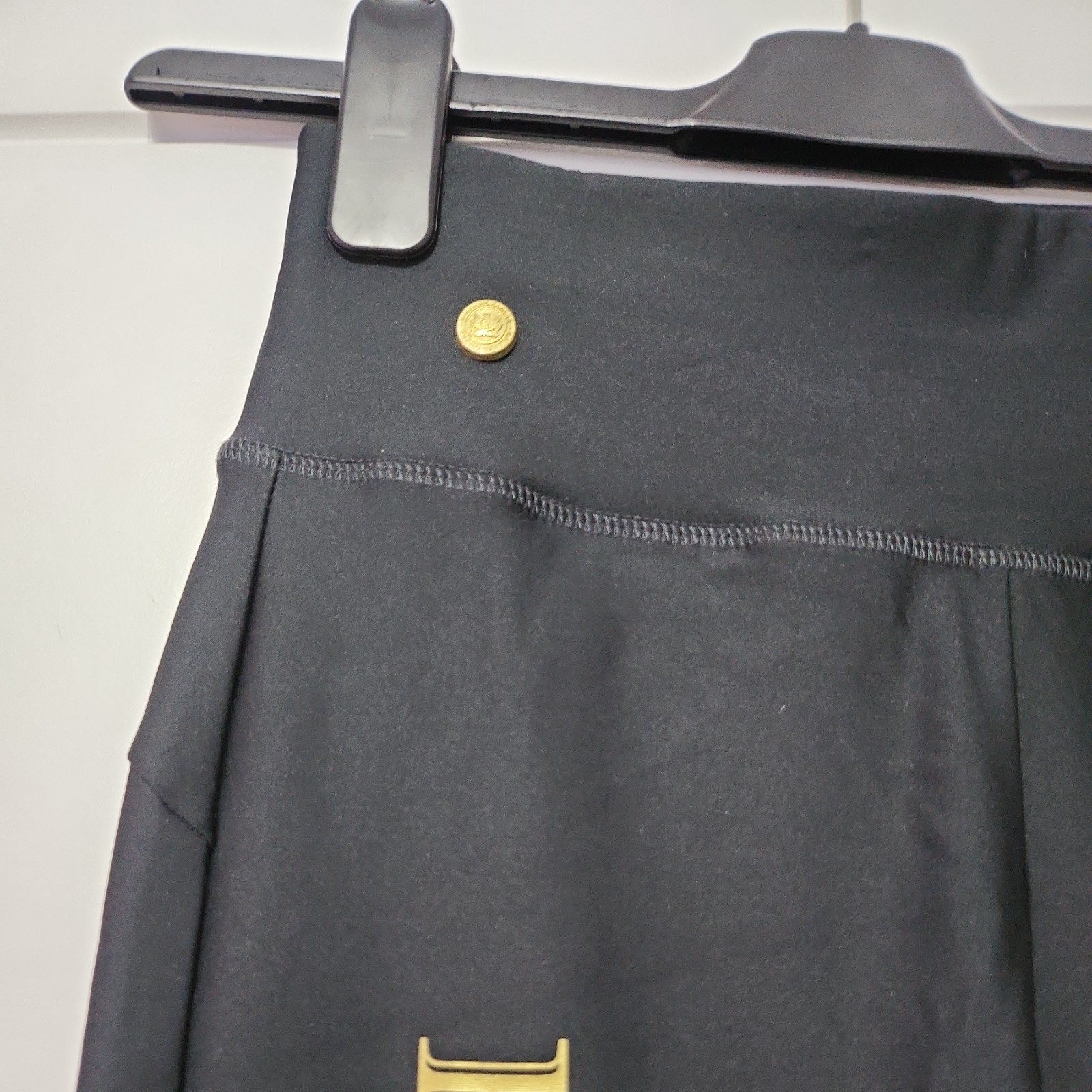 HOLLAND COOPER SPORT LEGGING IN BLACK/GOLD. UK MEDIUM.