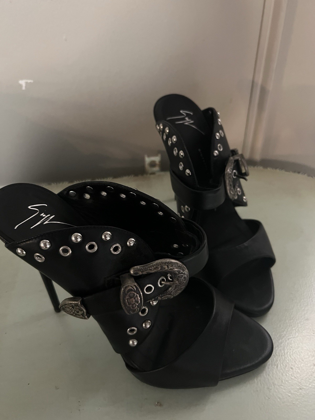 GIUSEPPE ZANOTTI BIACK BELT BUCKLE SHOES