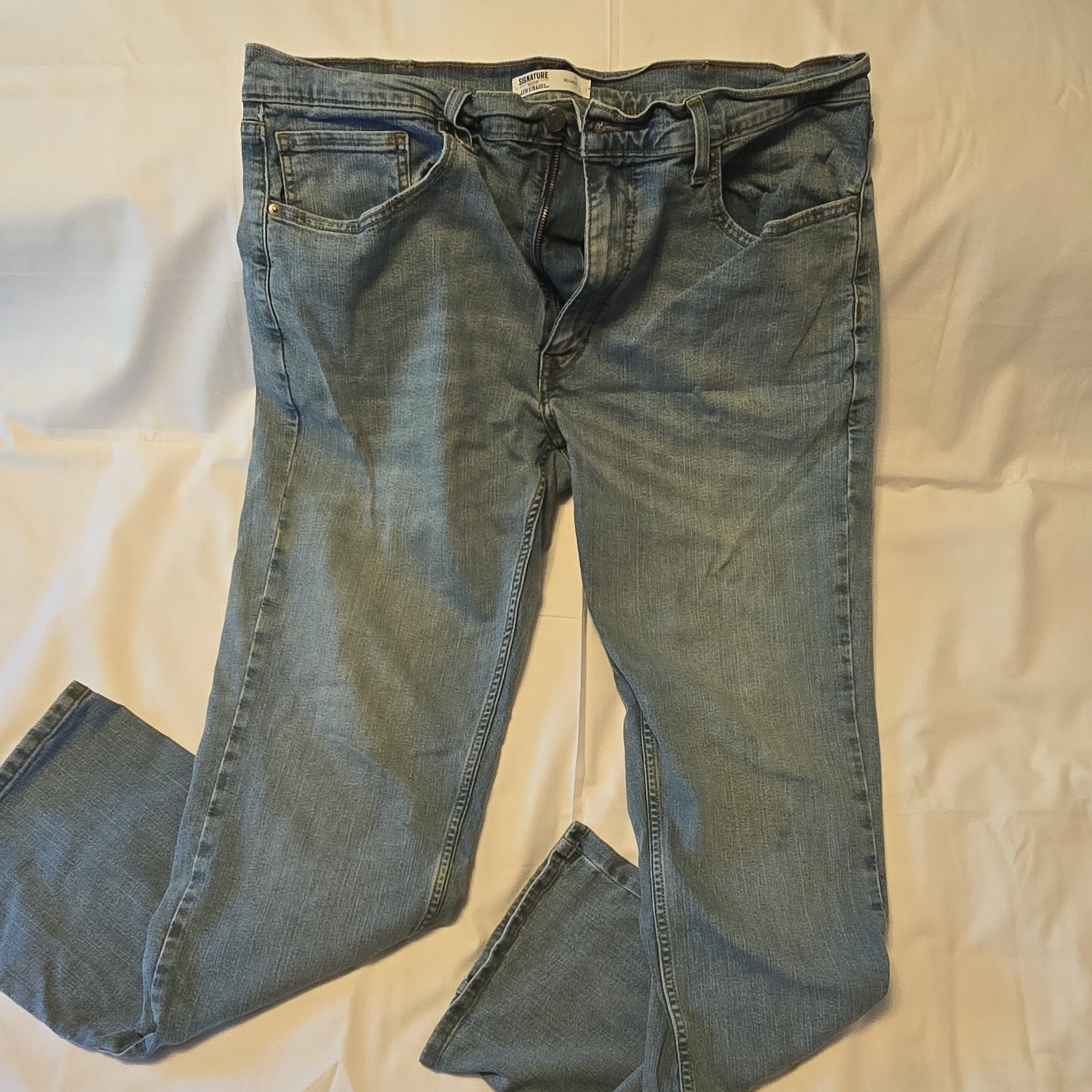 Signature by Levi Strauss & Co. Relaxed Straight Blue Light Wash Denim Jeans