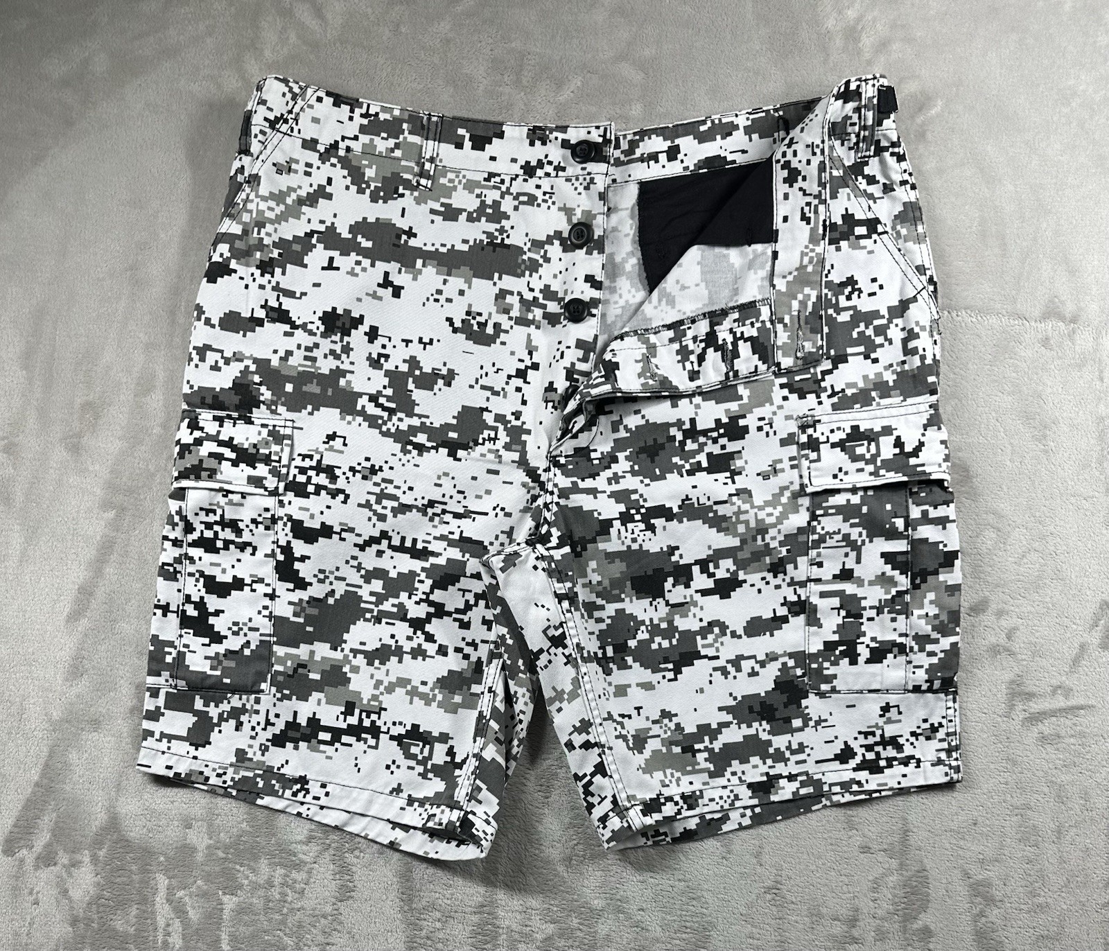 Rothco BDU White City Digi Camo Cargo Pocket Shorts 9.5” Mens Large Military Y2K