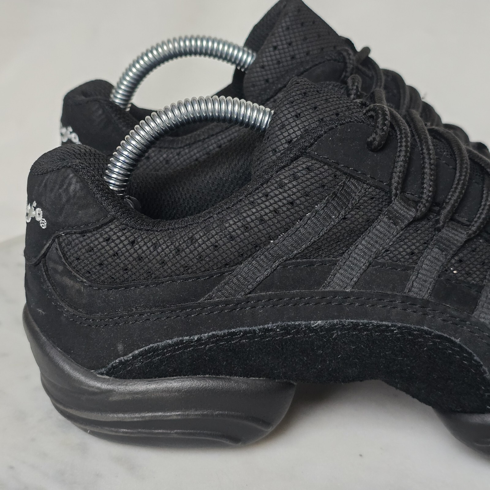 Capezio Shoes Womens 7 Black Studio Dance Sneakers 202848 Mesh Suede Lace Up EUC