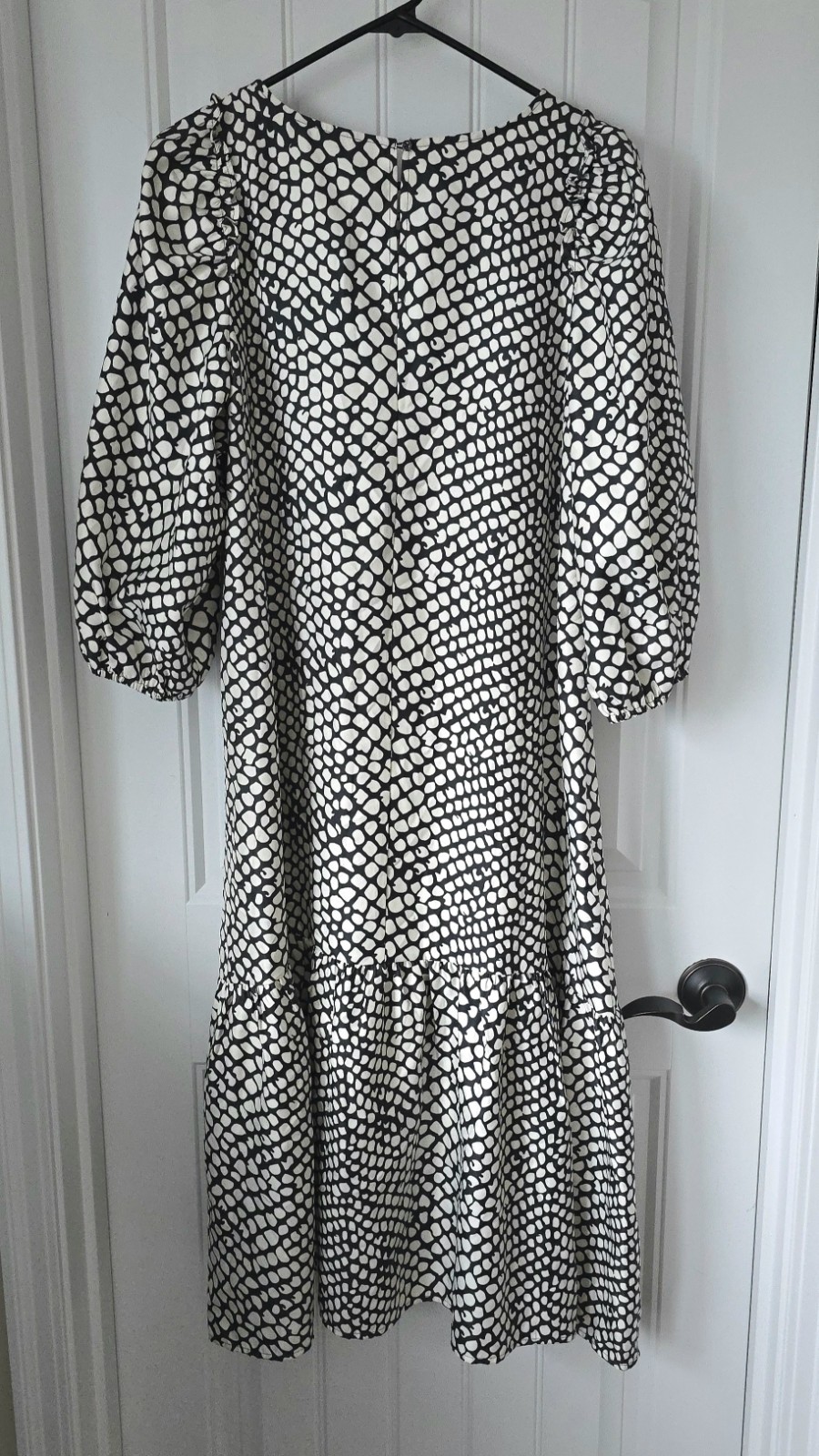 Banana Republic Black and White Volume Sleeve Midi Dress – NWT