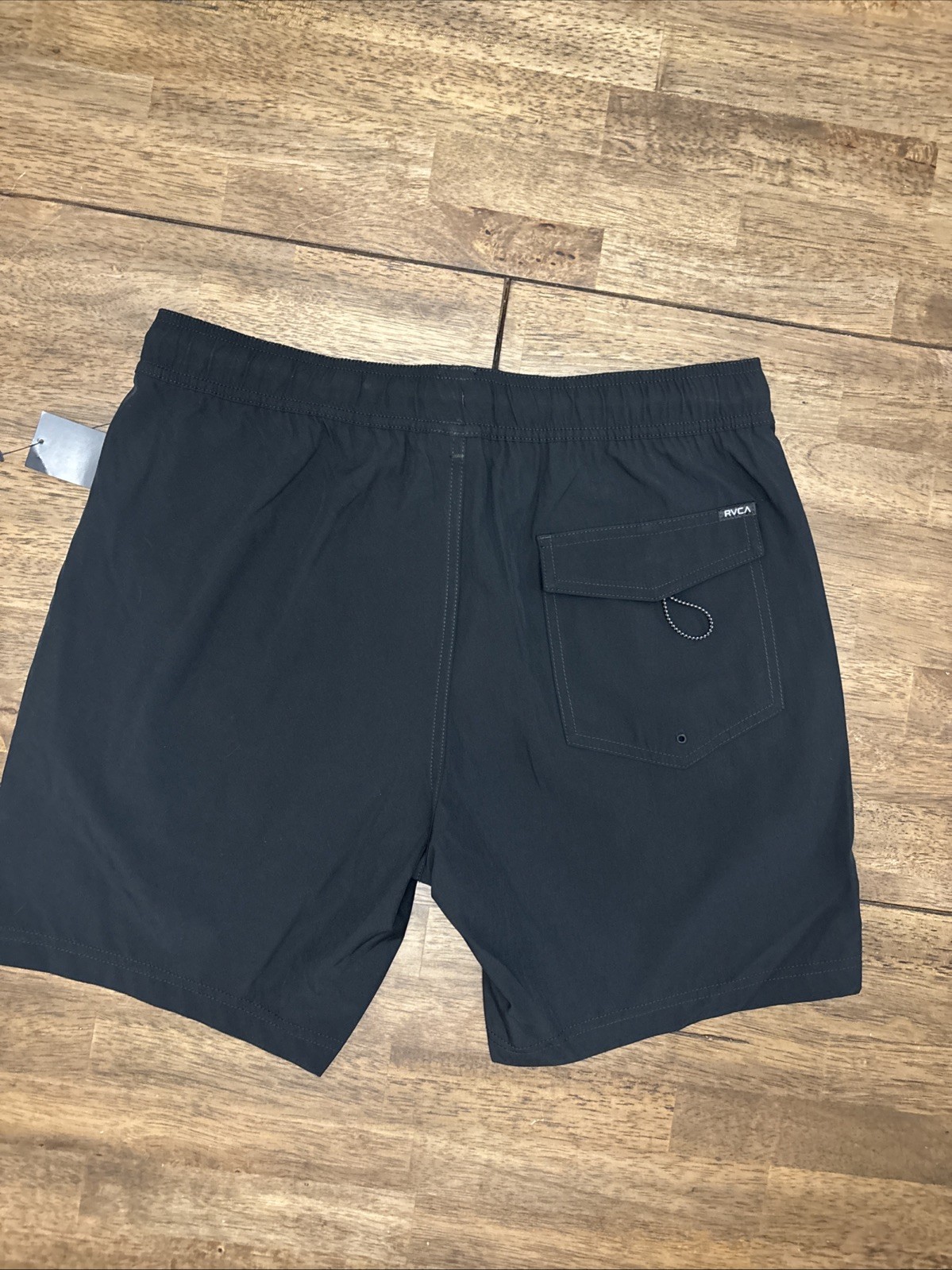 NEW – RVCA Men’s Travis Solid Trunk 17 Shorts – Black – Medium – 7” Inseam NWT
