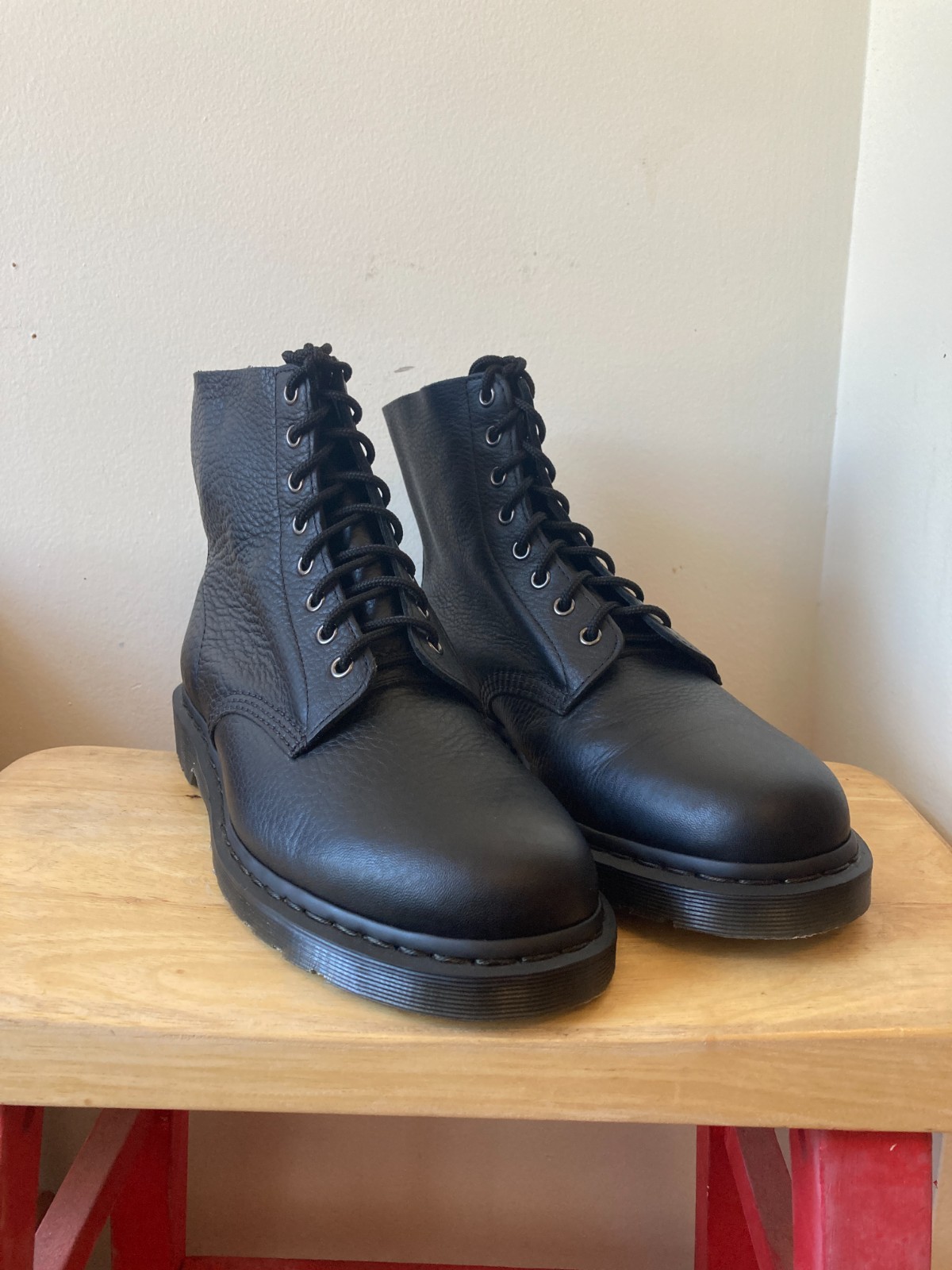 New Dr. Martens 1460 Ambassador Leather Lace Up Boots 11 US Black Mens Mono