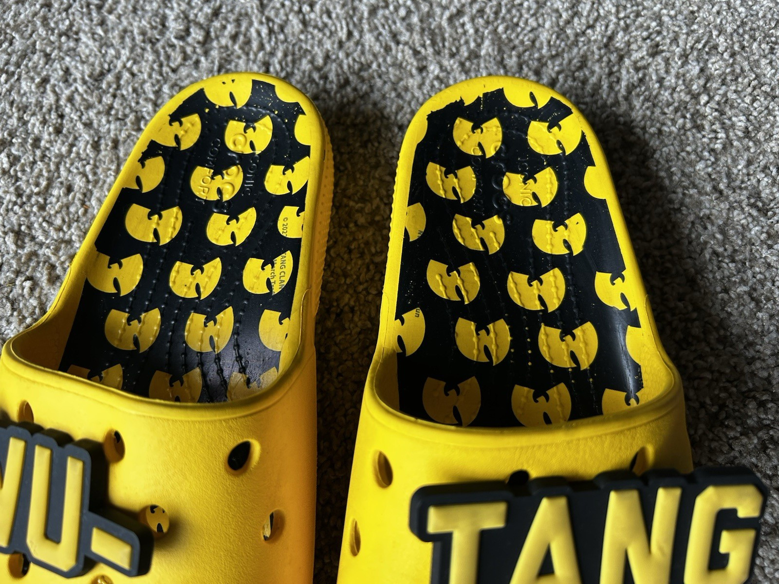 Crocs Classic Slide Wu-Tang Clan Men’s Sandals – Yellow Black size – 9M