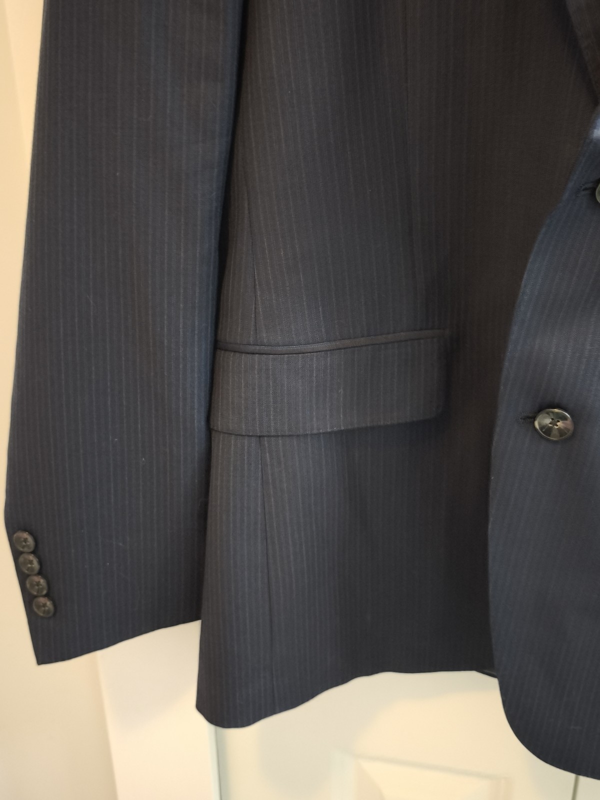 Hart Schaffner Marx Men’s Blue Pinstripe 2-Piece Suit 42R Two-Button