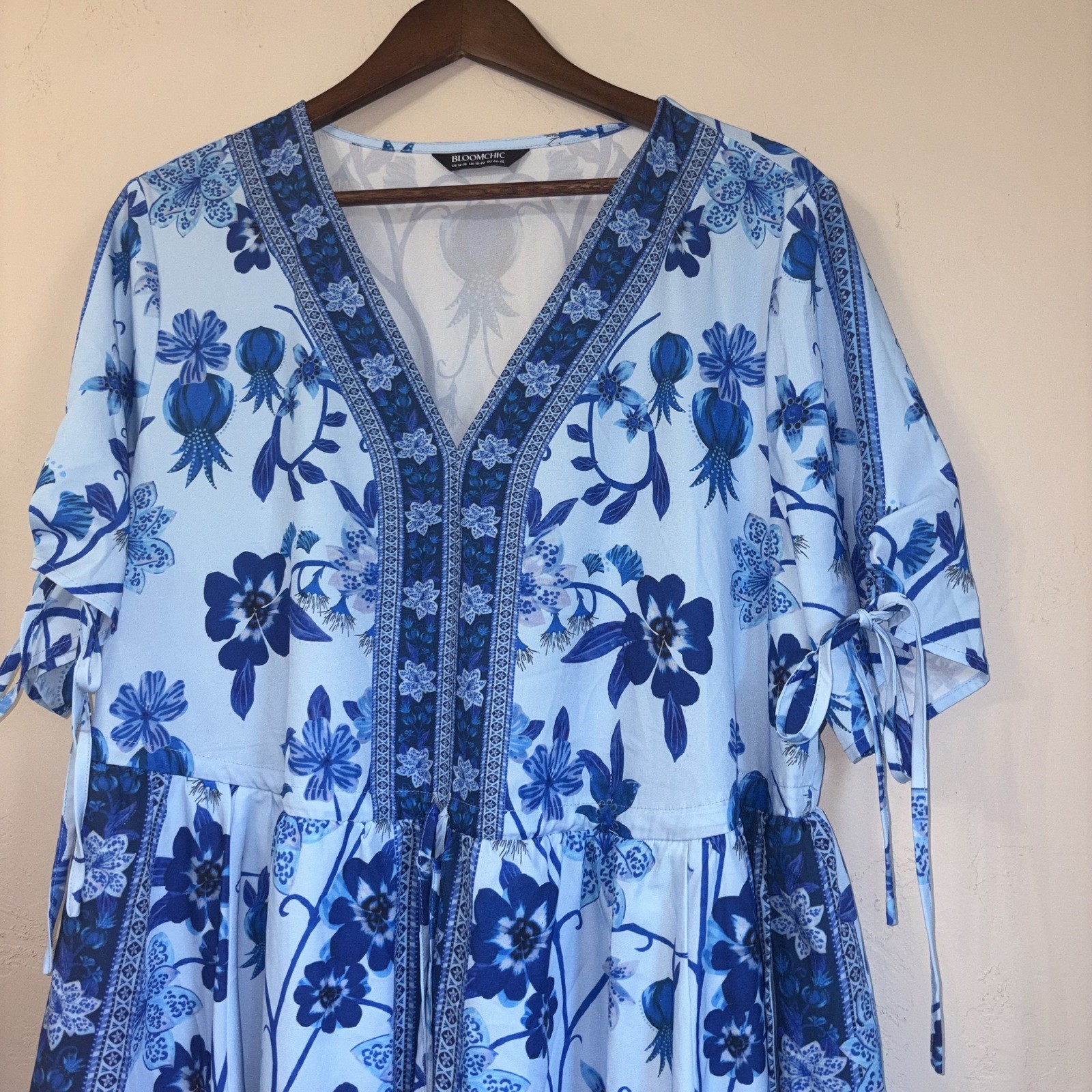 BloomChic Floral Midi Dress – Size 14-16 – Blue & White – V-Neck – Tie-Sleeve