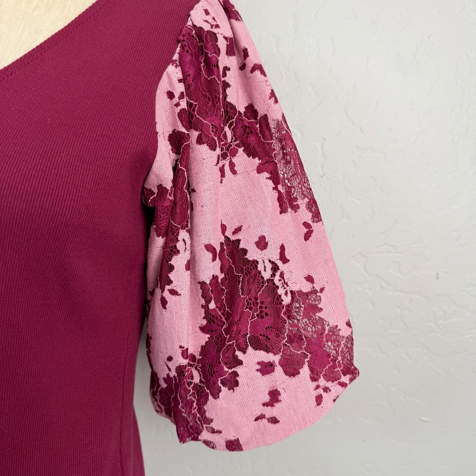 Dolan Left Coast Collection Rib Knit V-Neck Top Puff Lace Sleeve Burgundy Pink S