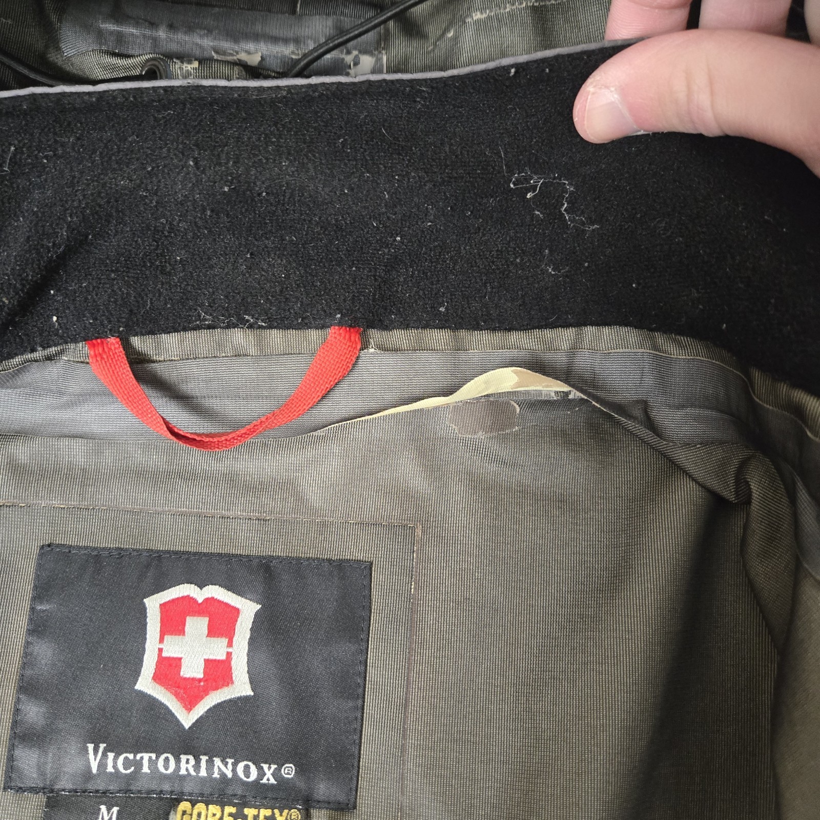 Victorinox Jacket Mens Medium Gray Gore Tex XCR Waterproof Shell Outdoor *READ