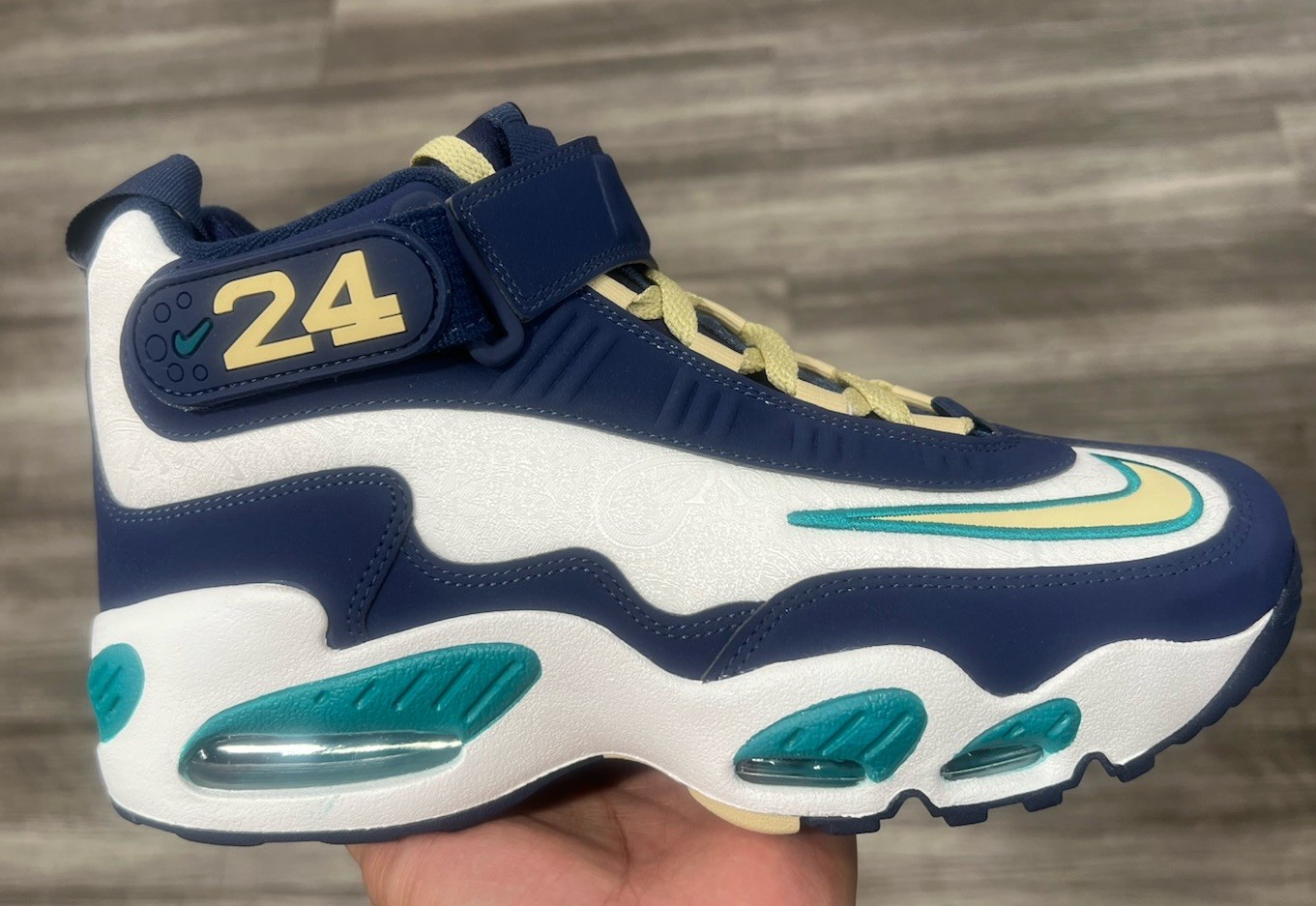 IV6299*410 Mens Nike Air Griffey Max 1 HBCU Swingman Classic