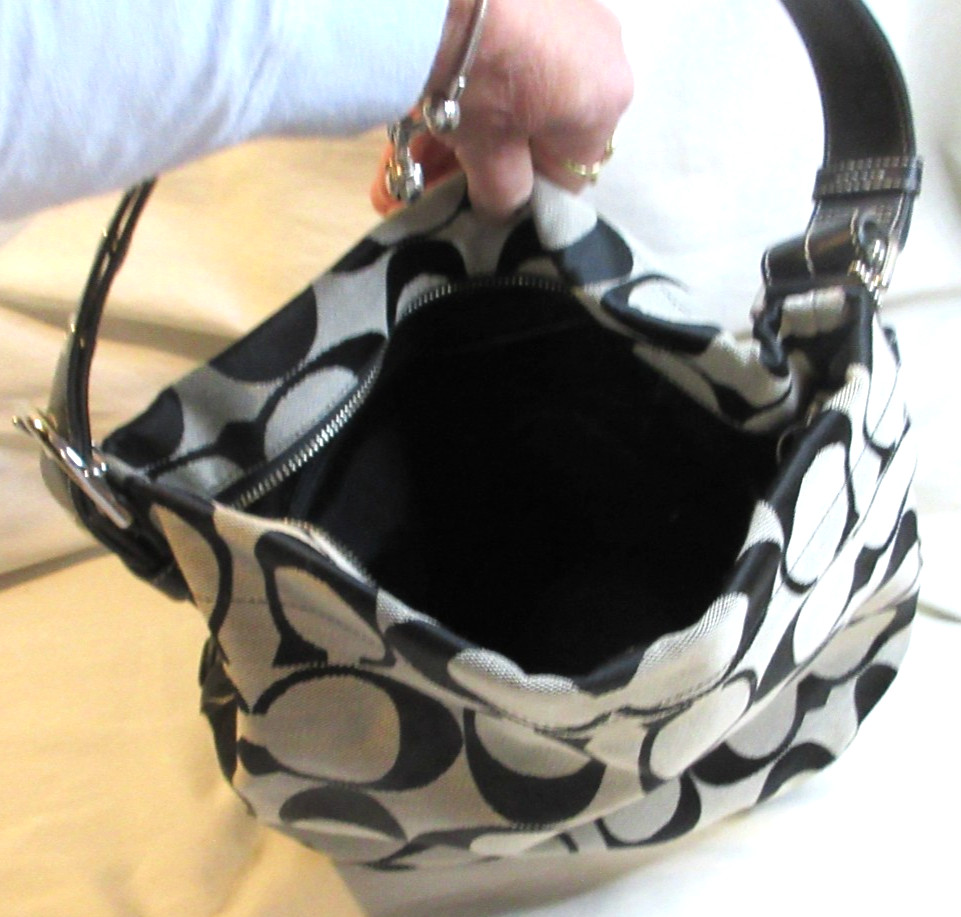 SIGNATURE “OLDER, THE GOOD STUFF”~COACH~LRG CC MONOGRAMMED PURSE~BLACK LEATHER