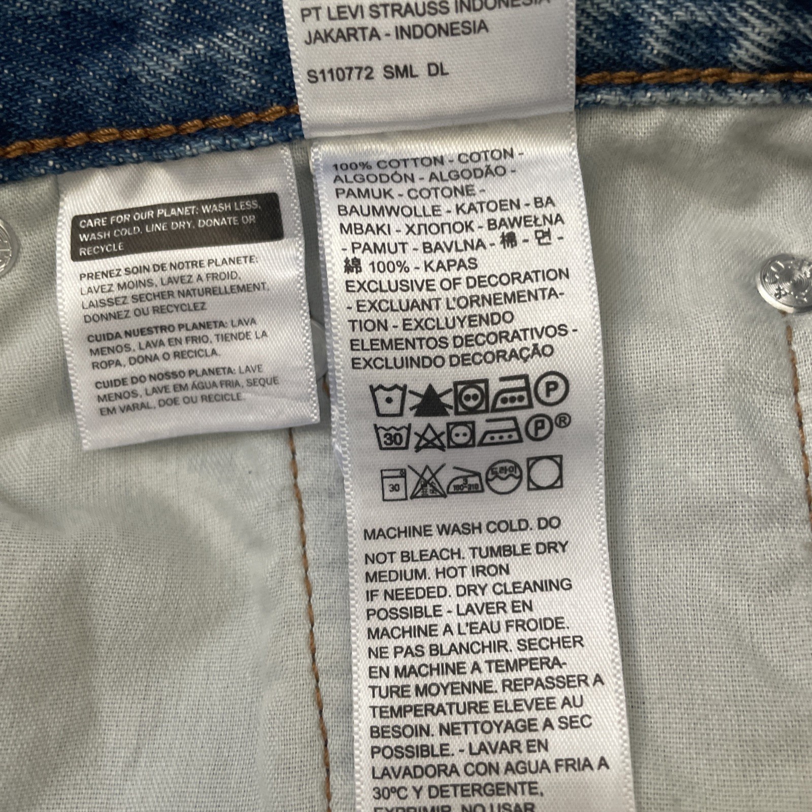 Levi’s Women’s Icon Long Jeans Maxi Slit Skirt Tag Sz. 28 Measured 30 Inch Waist