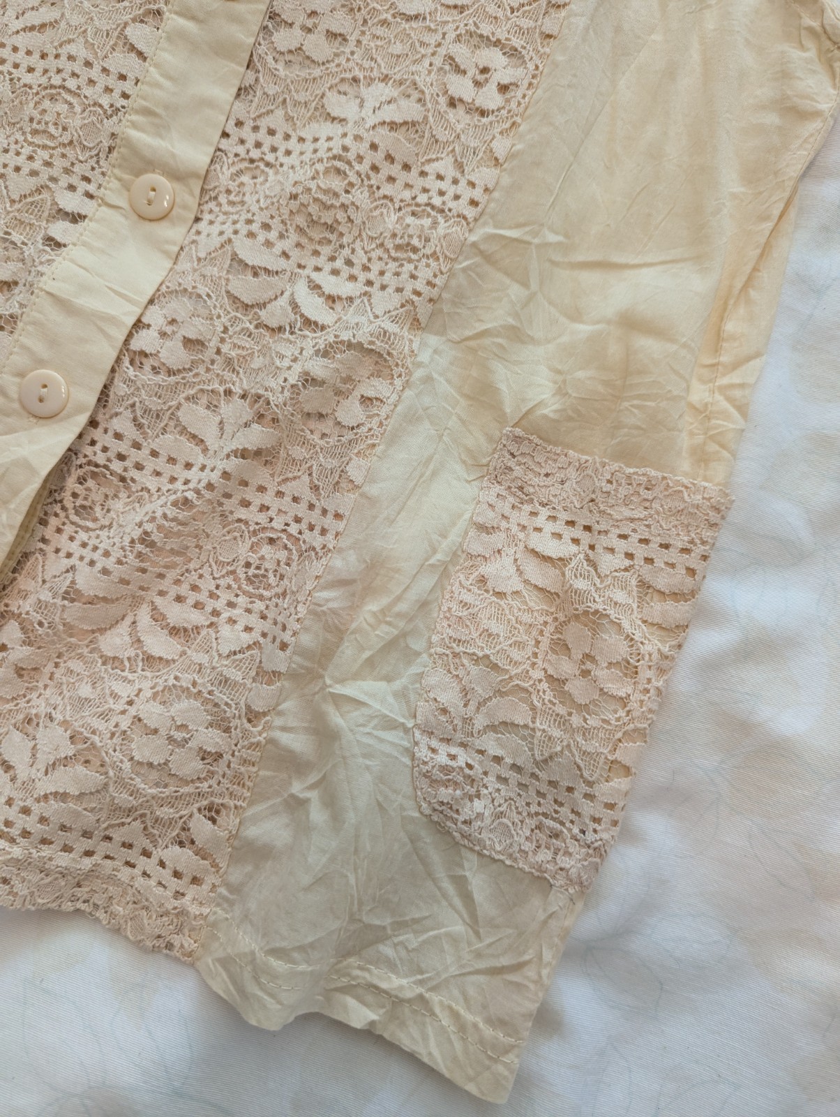 NWOT Cream sleeveless button up top with lace panels Size M