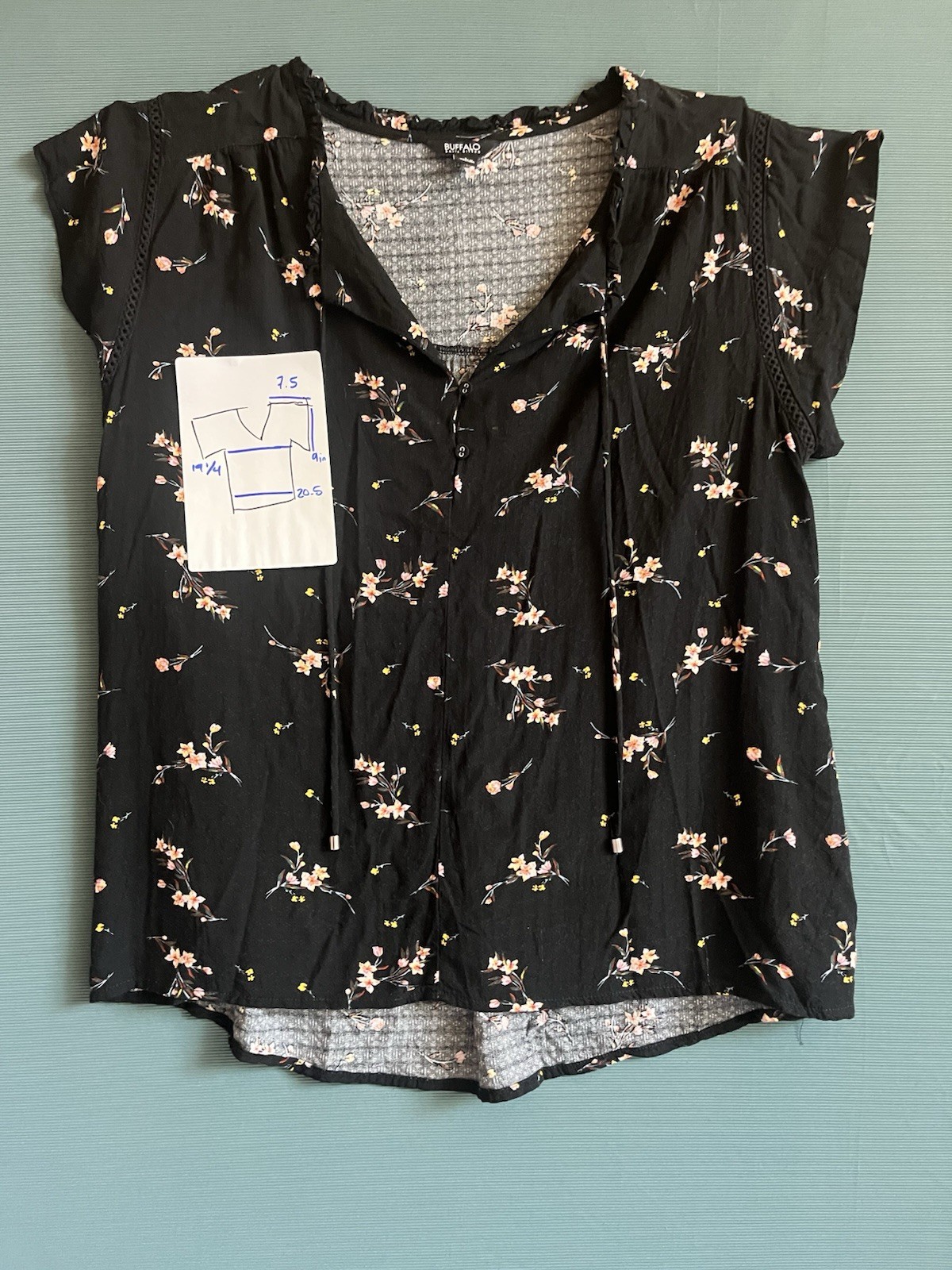Buffalo David Bitton Women’s L Regular Black Floral V-Neck Cap Sleeve Blouse