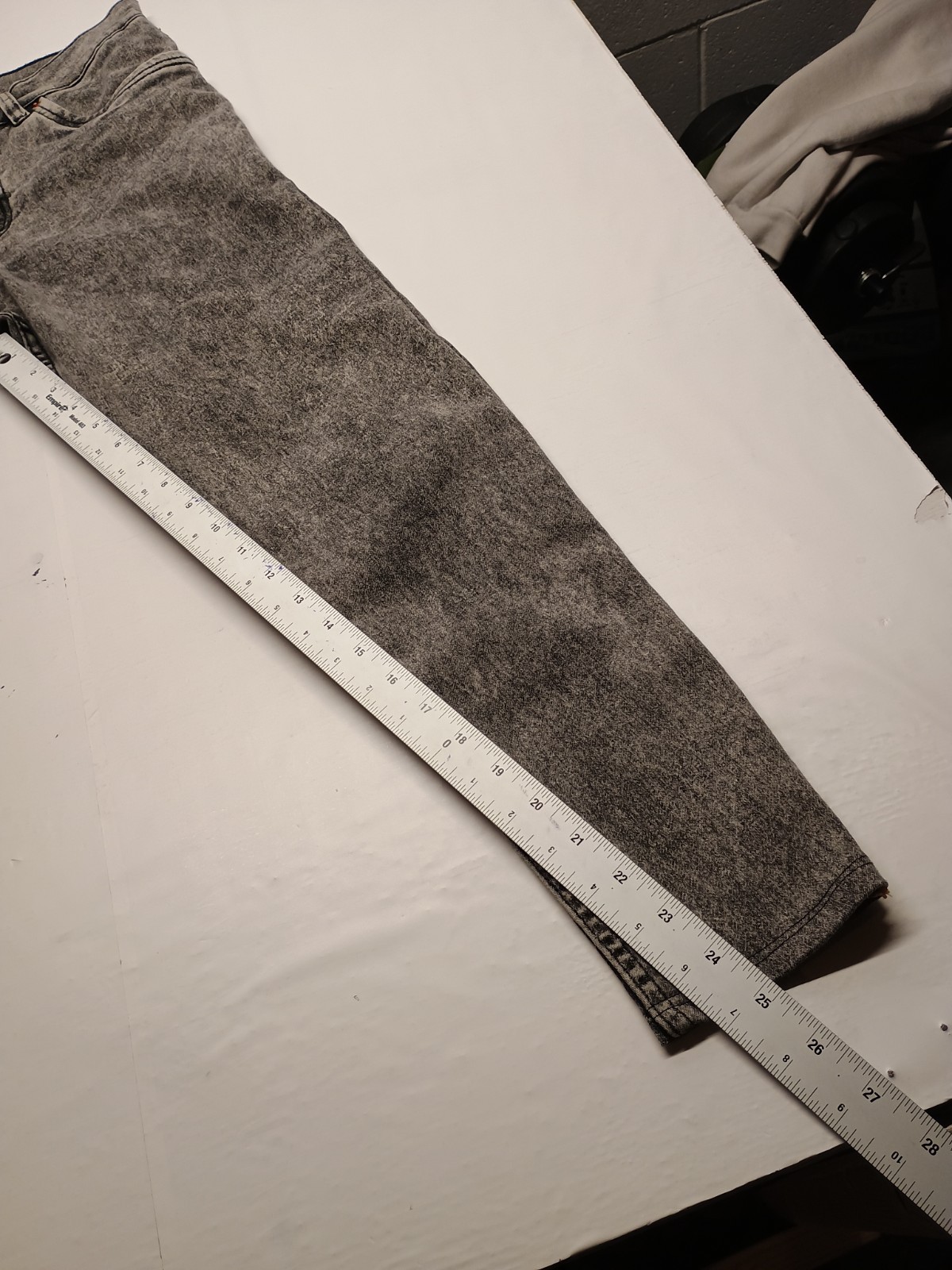 Levi’s 501 Jeans San Francisco 30×32 Gray Stonewash Check Description