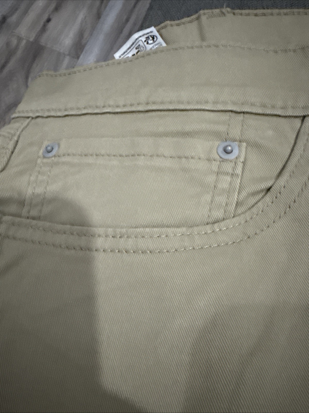 Levi’s Men’s 514 Straight Stretch Jean Tan Size 40×30 Sits Below Original Tan