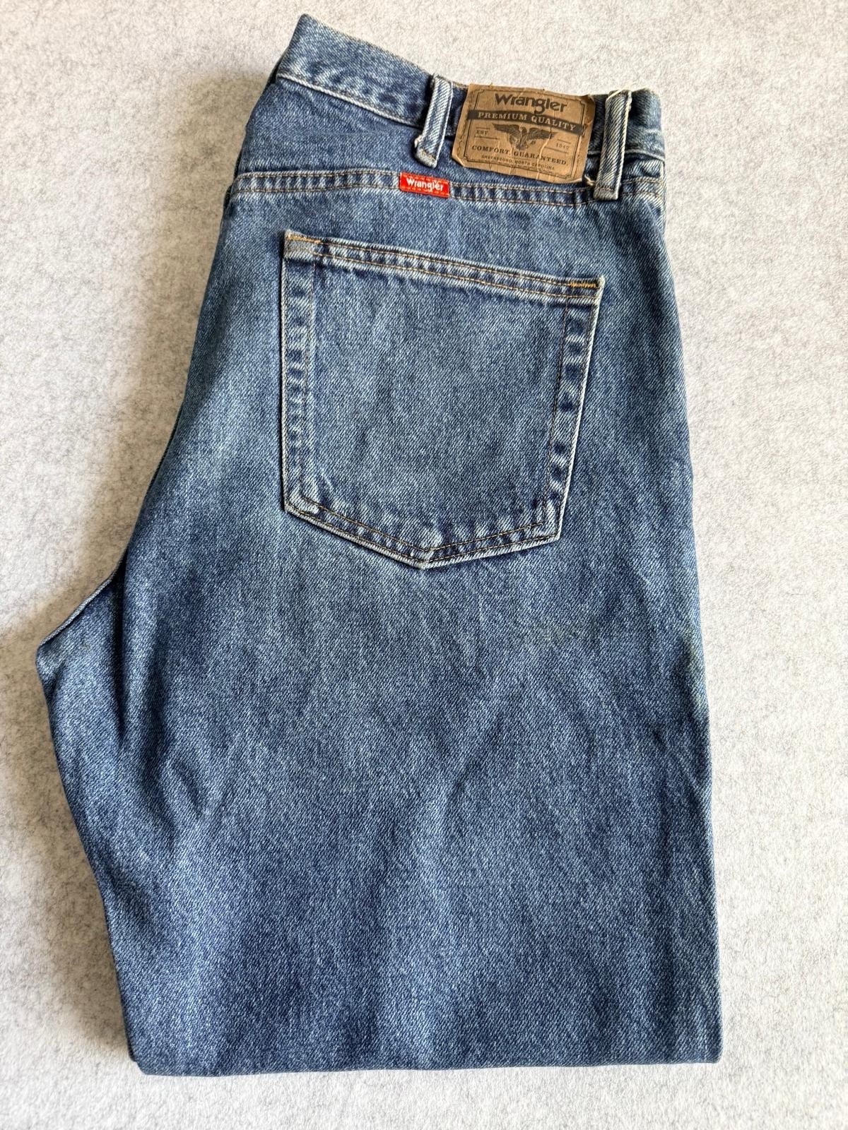 Wrangler Men’s Regular Fit Premium Quality Jeans Blue, W36 L29 Good Condition.