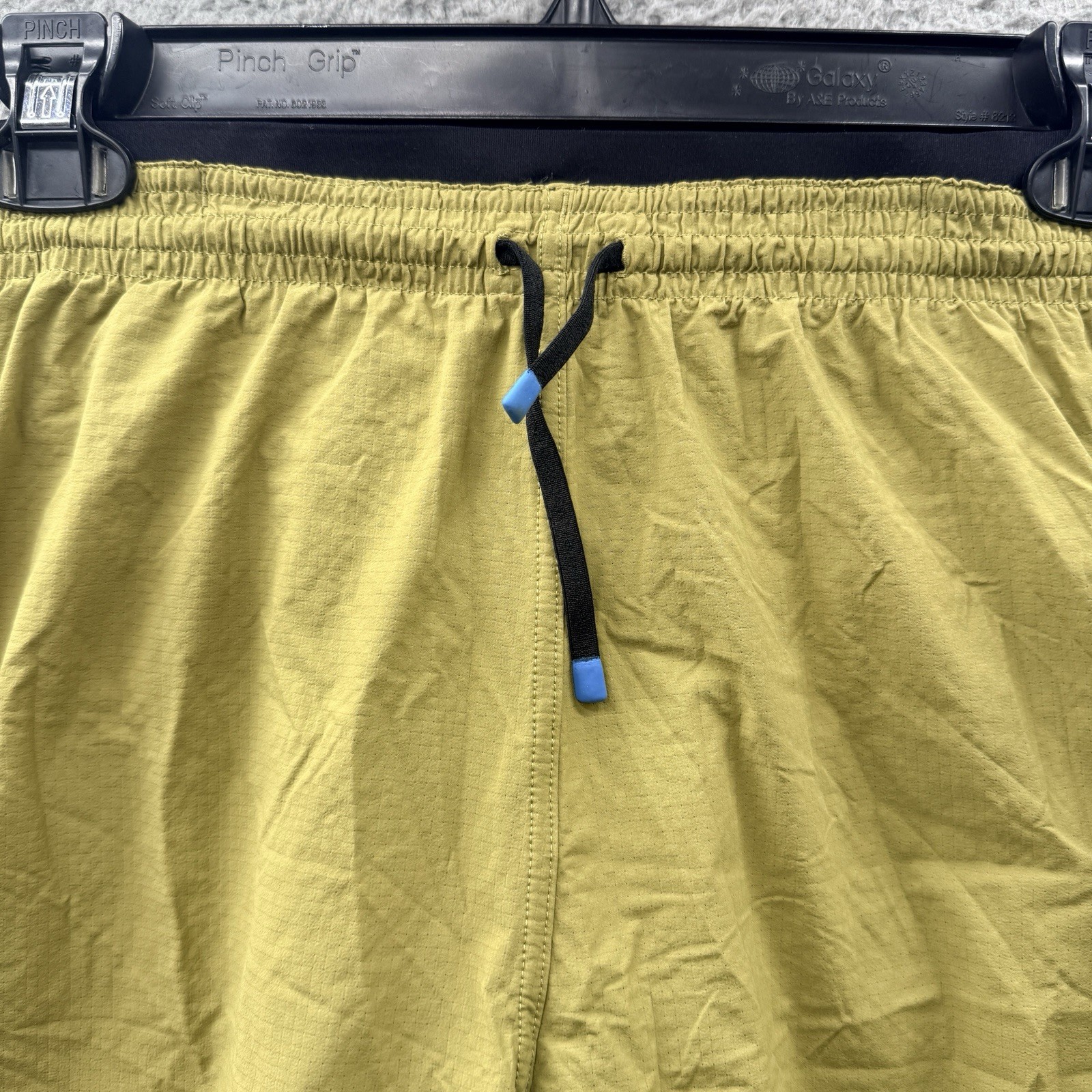 Janji Men’s AFO Vent Multi Athletic Pull On Shorts 6” Mustard Yellow Size L