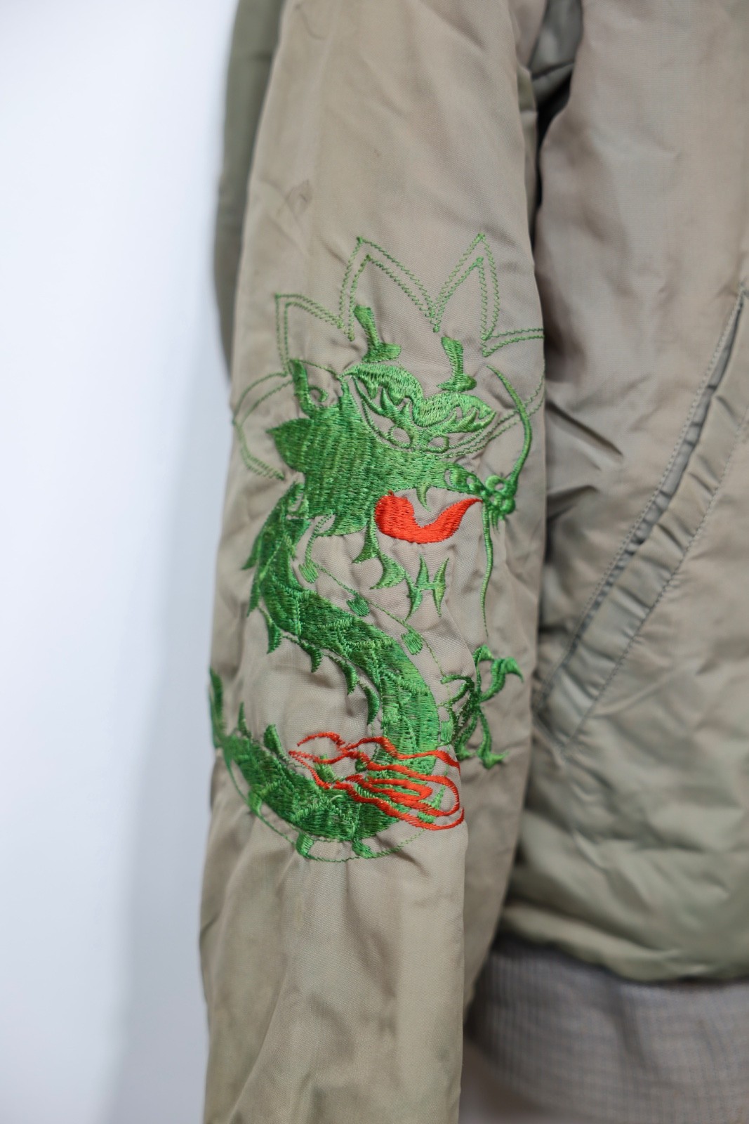 Vintage 1960s Korea War Souvenir Bomber Jacket Satin Size Medium Dragon Military