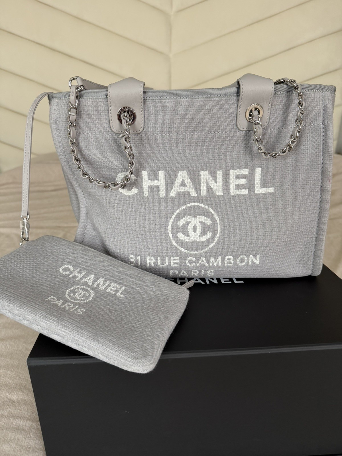 22B CHANEL Deauville Large Light Gray Tote Bag with Wallet (Preowned Excellent)