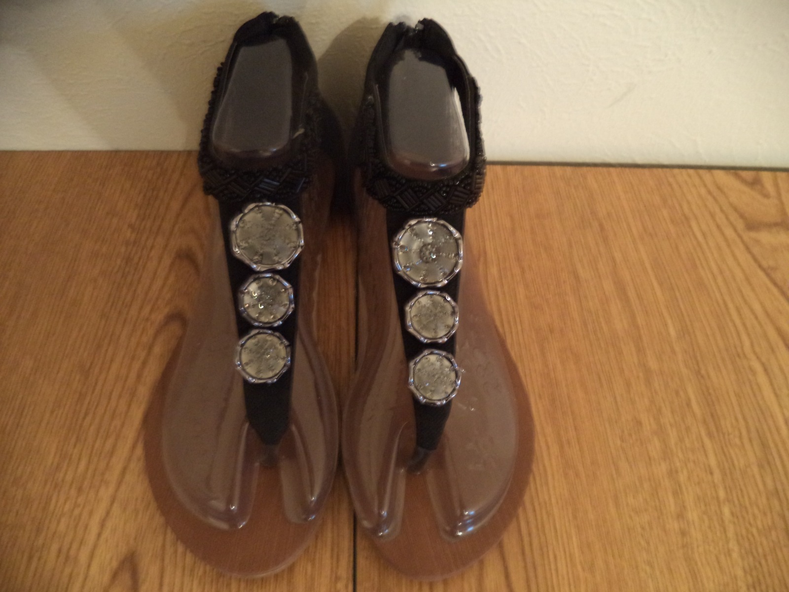Women sandals. Bamboo. 6 America, 36 Europe. Black. Flat (0 to 1/2 in.), Leathe