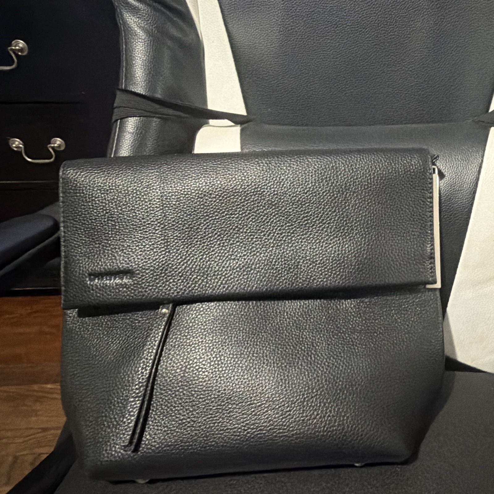 Danier Black Pebbled Shoulder Bag Zip Closure Silver Hardware Lined Pockets