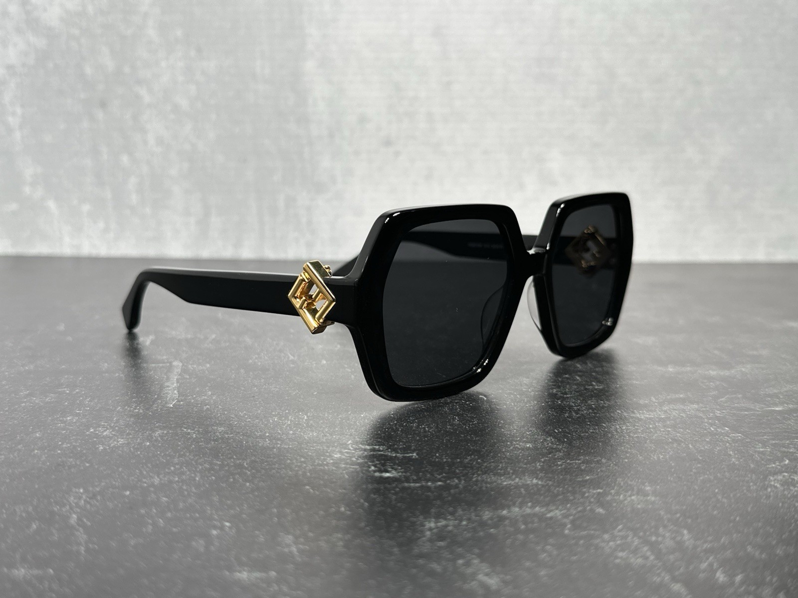 NEW FENDI FF DIAMONDS FE40139 SQUARE SUNGLASSES BLACK & GOLD 01V! SHIPS TODAY!