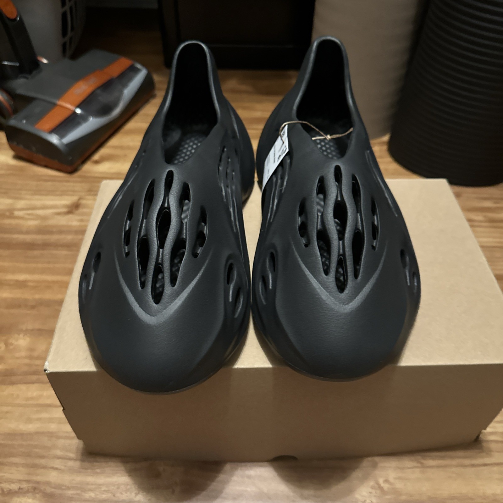Adidas Yeezy Carbon Men’s Size 11 Foam Runner YZY New With Boxes